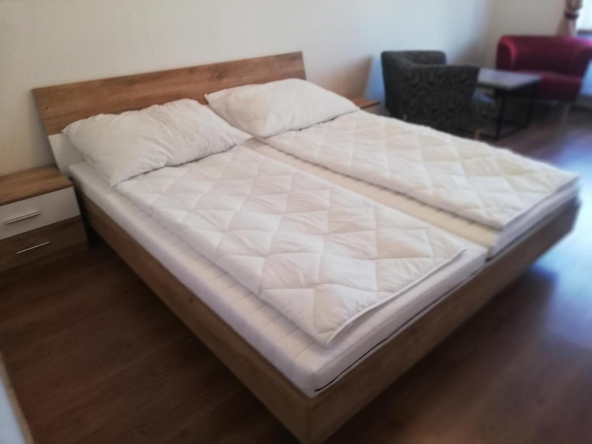 קרלובי וארי Apartment 70M2 מראה חיצוני תמונה