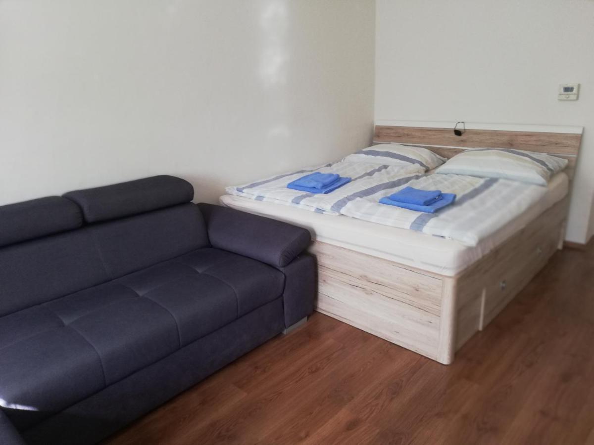 קרלובי וארי Apartment 70M2 מראה חיצוני תמונה